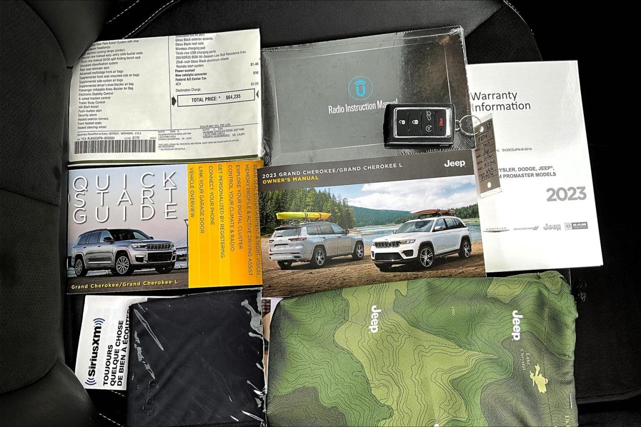2023 Jeep Grand Cherokee L Altitude | 6Seat | Sunroof | SafetyTech | NAV |4X4 Photo