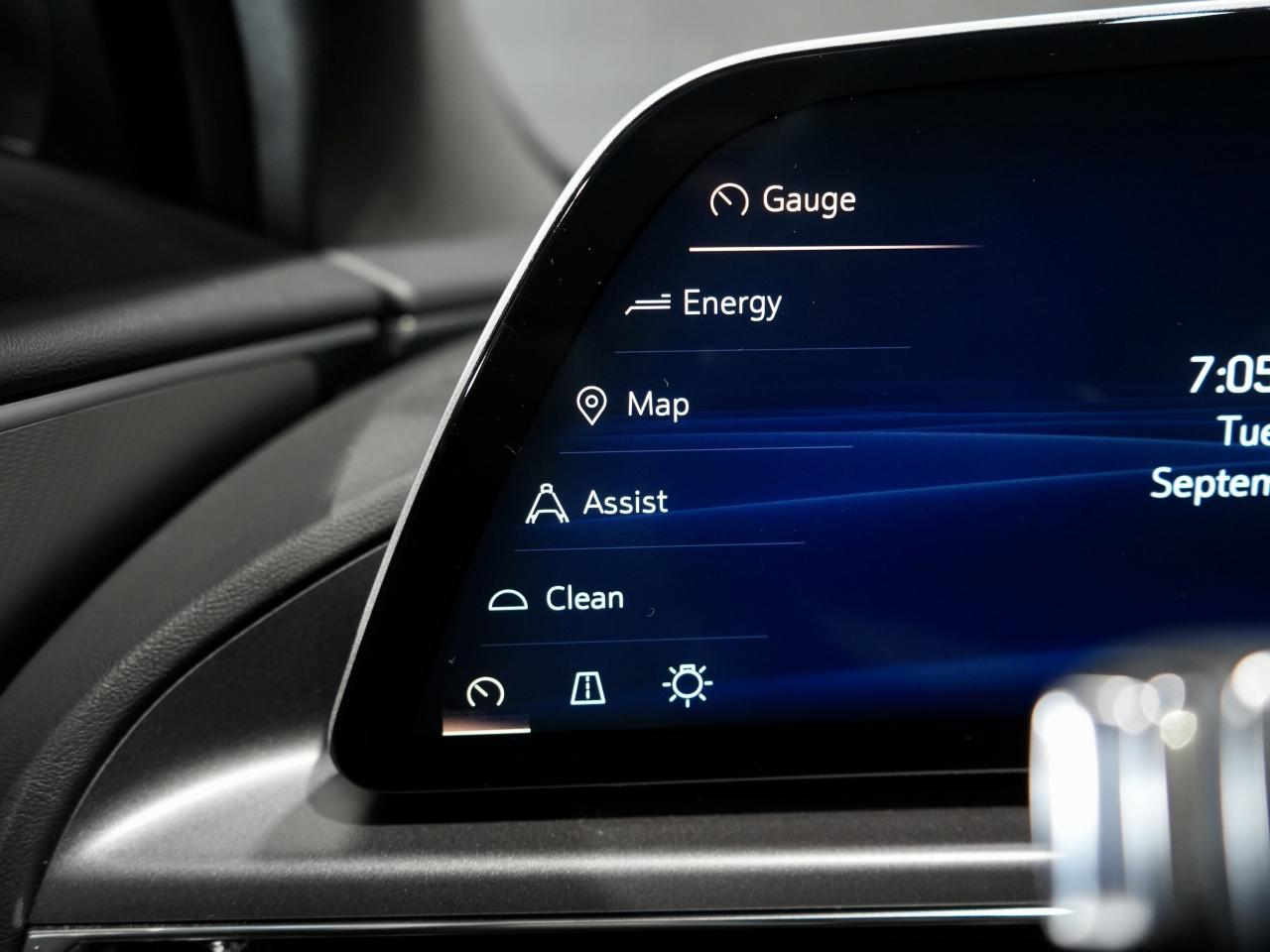 2024 Cadillac LYRIQ Tech w-1SA/PANO/DRIVE ASSIST/NO ACCIDENT/1-OWNER Photo