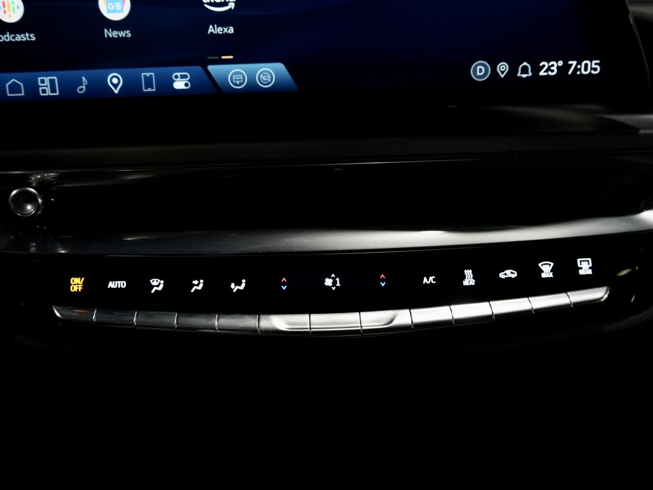 2024 Cadillac LYRIQ Tech w-1SA/PANO/DRIVE ASSIST/NO ACCIDENT/1-OWNER Photo