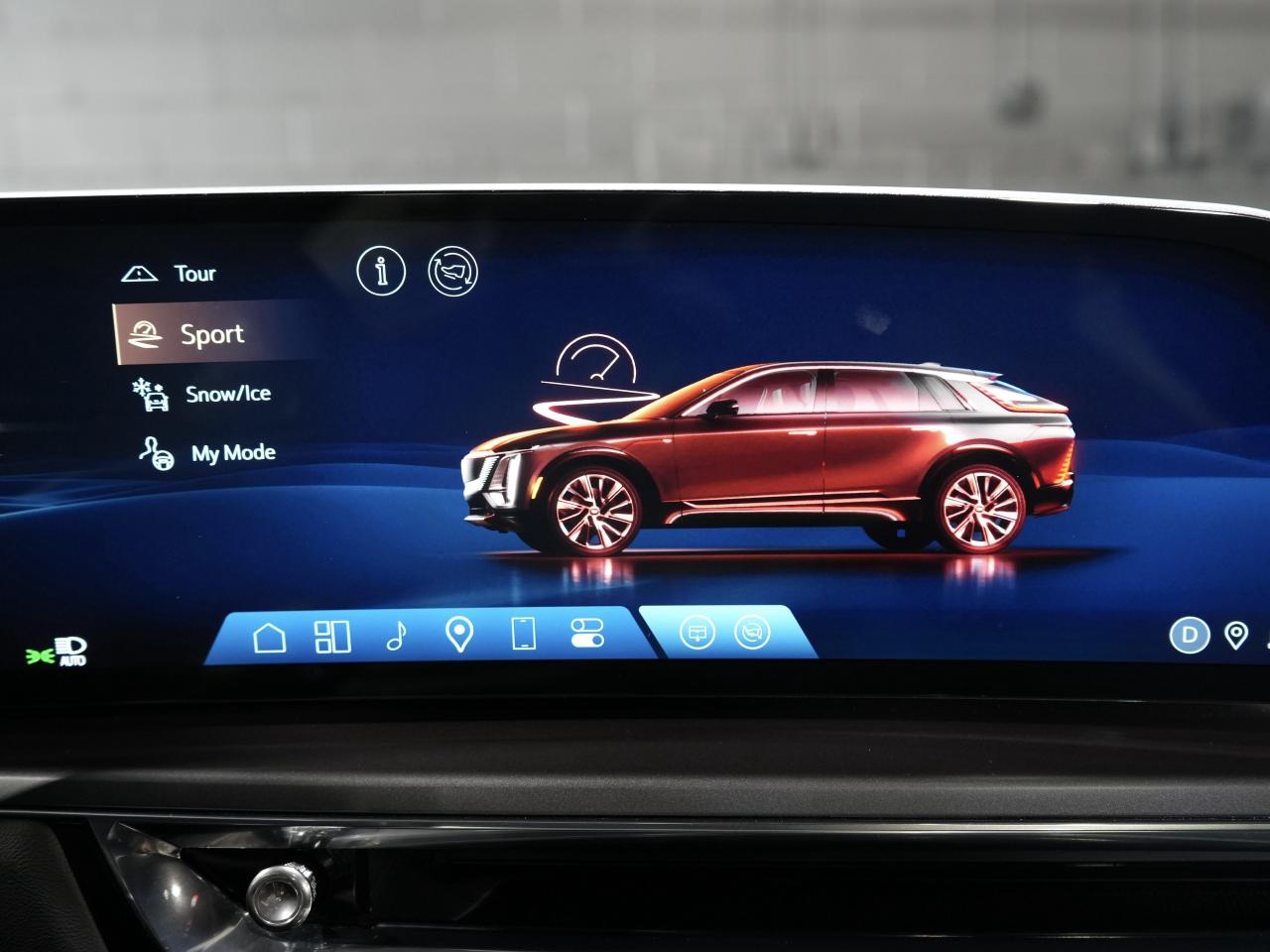 2024 Cadillac LYRIQ Tech w-1SA/PANO/DRIVE ASSIST/NO ACCIDENT/1-OWNER Photo