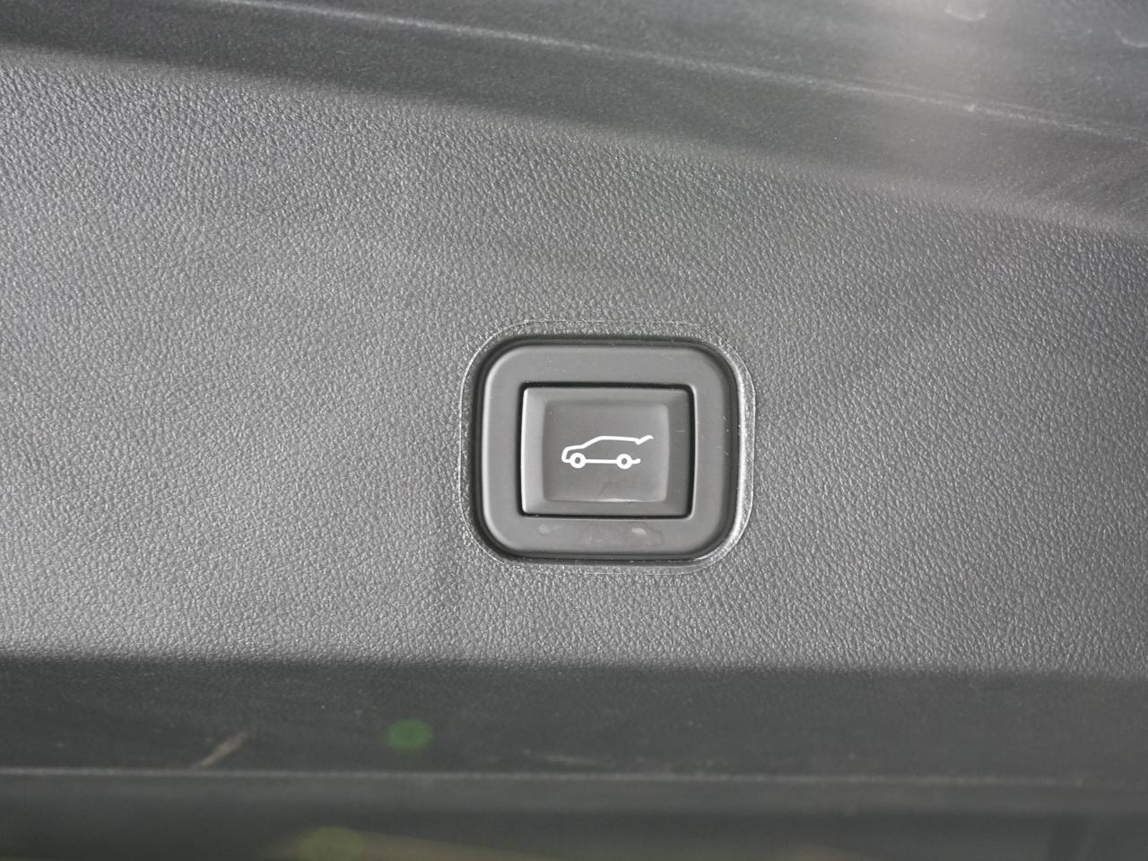 2024 Cadillac LYRIQ Tech w-1SA/PANO/DRIVE ASSIST/NO ACCIDENT/1-OWNER Photo