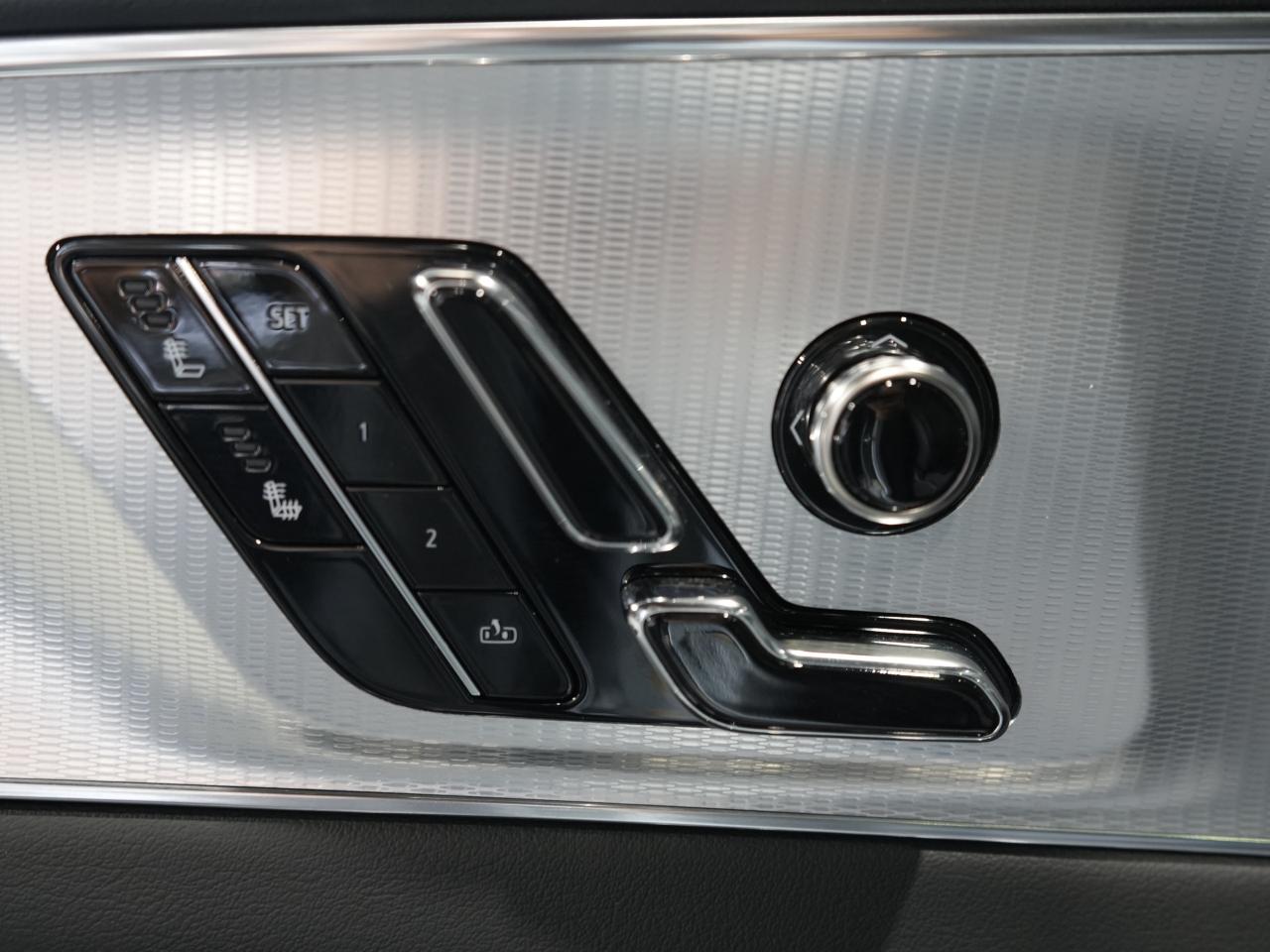 2024 Cadillac LYRIQ Tech w-1SA/PANO/DRIVE ASSIST/NO ACCIDENT/1-OWNER Photo