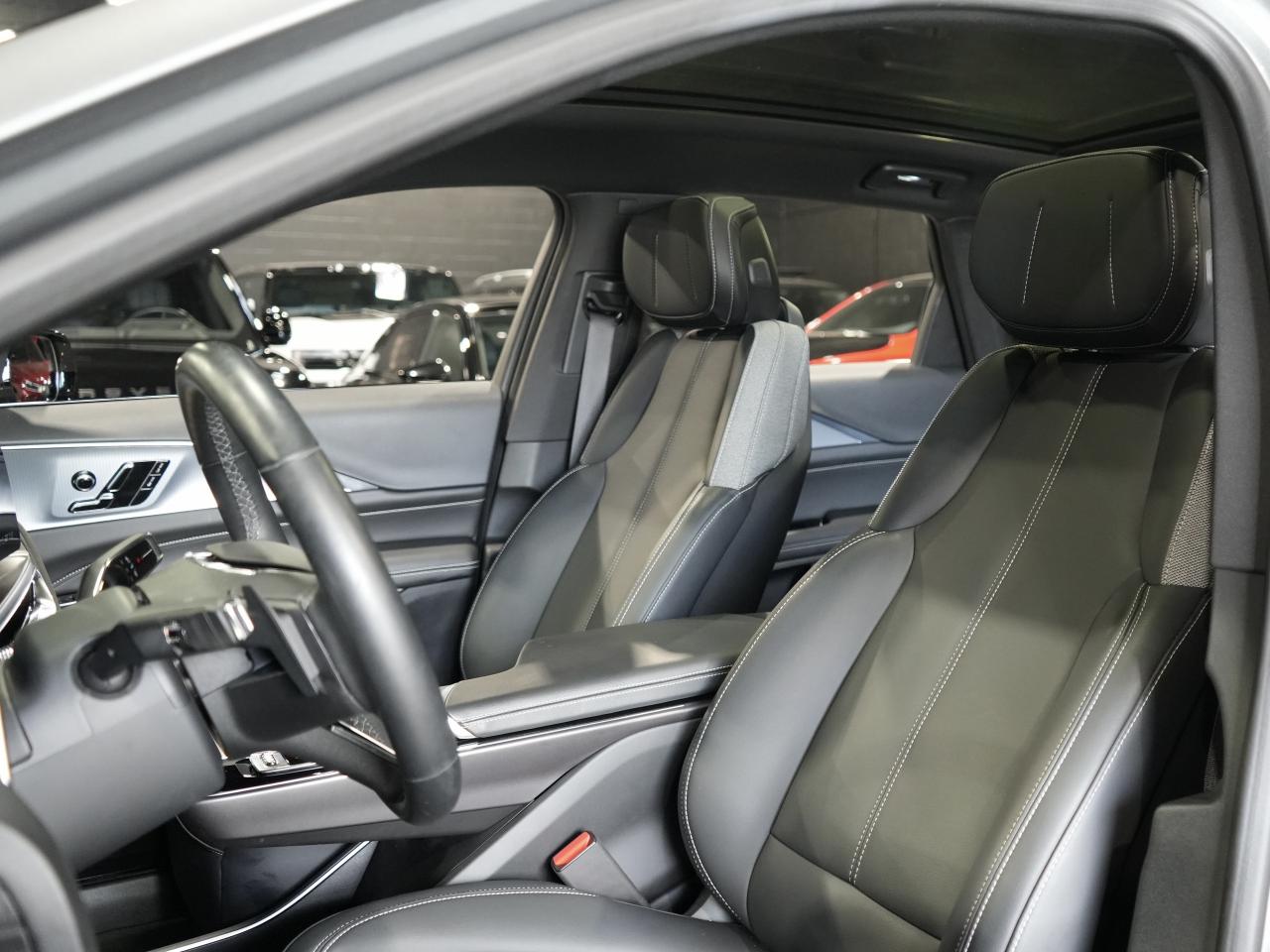 2024 Cadillac LYRIQ Tech w-1SA/PANO/DRIVE ASSIST/NO ACCIDENT/1-OWNER Photo