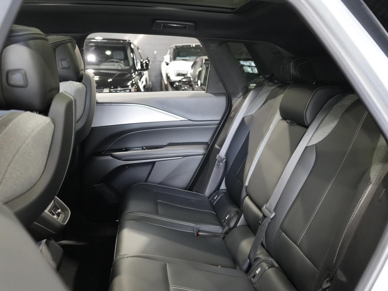 2024 Cadillac LYRIQ Tech w-1SA/PANO/DRIVE ASSIST/NO ACCIDENT/1-OWNER Photo