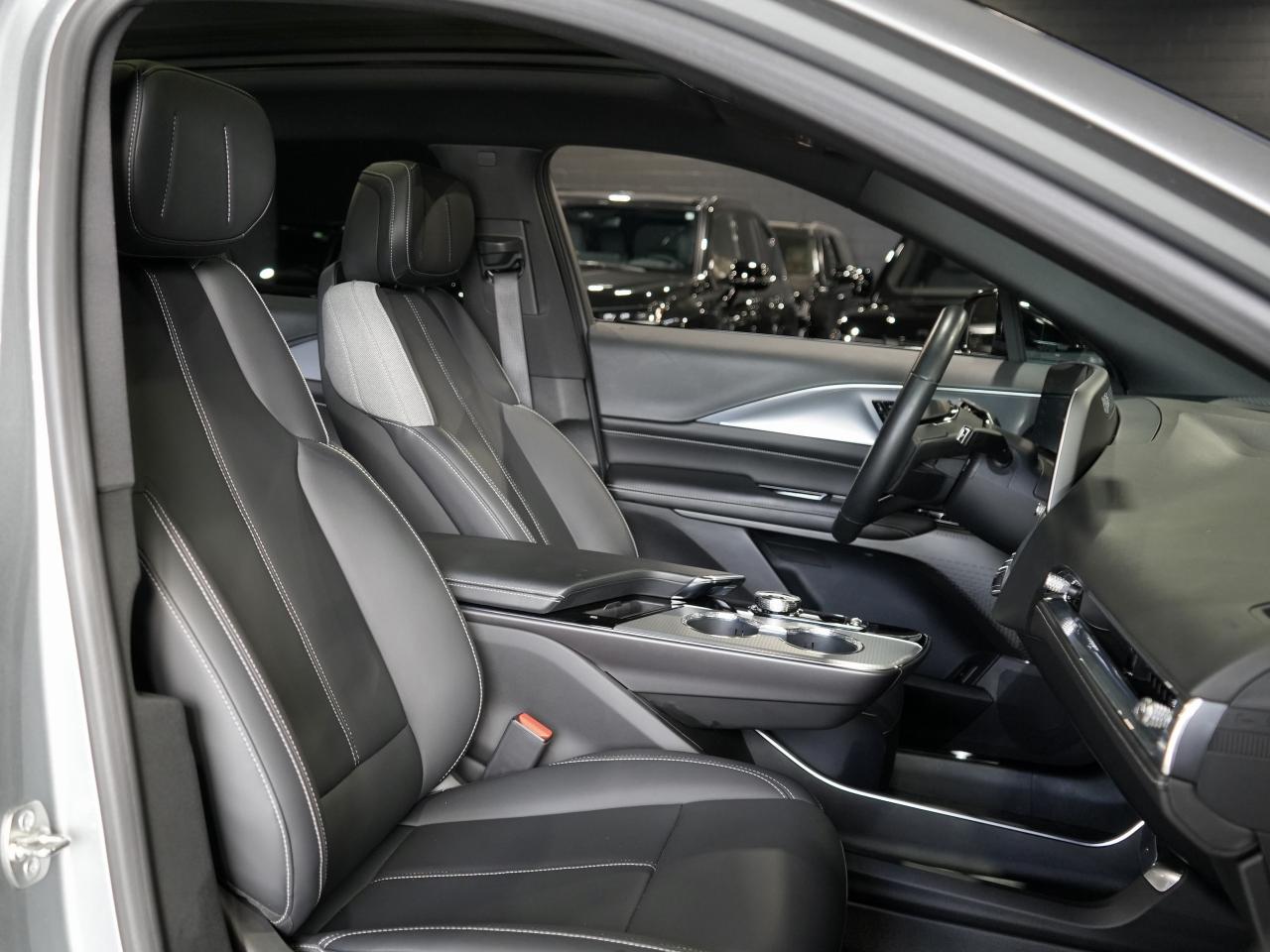 2024 Cadillac LYRIQ Tech w-1SA/PANO/DRIVE ASSIST/NO ACCIDENT/1-OWNER Photo