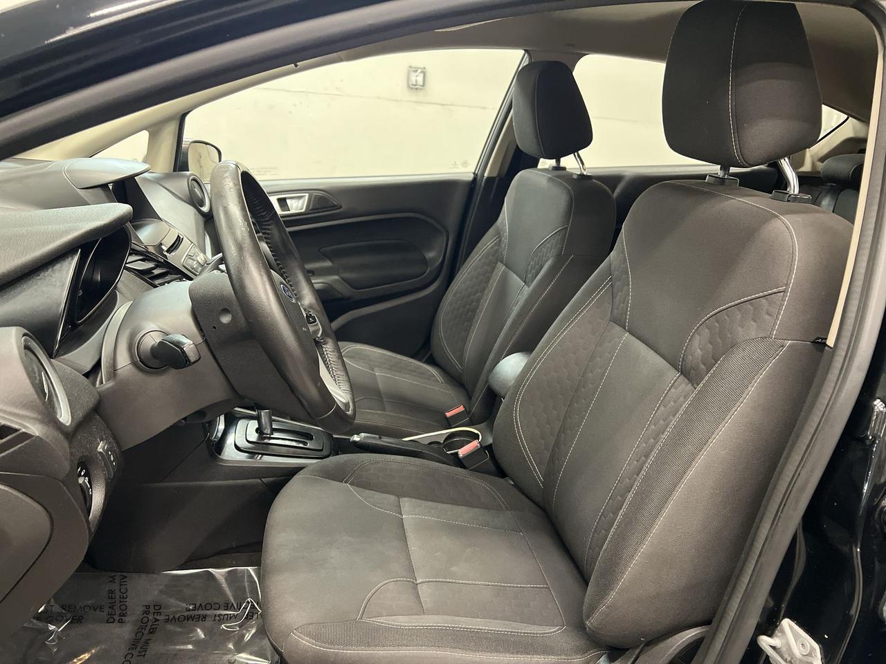 2016 Ford Fiesta SE | LOW KMS!! | 16IN ALLOYS | NAV | BLUETOOTH Photo