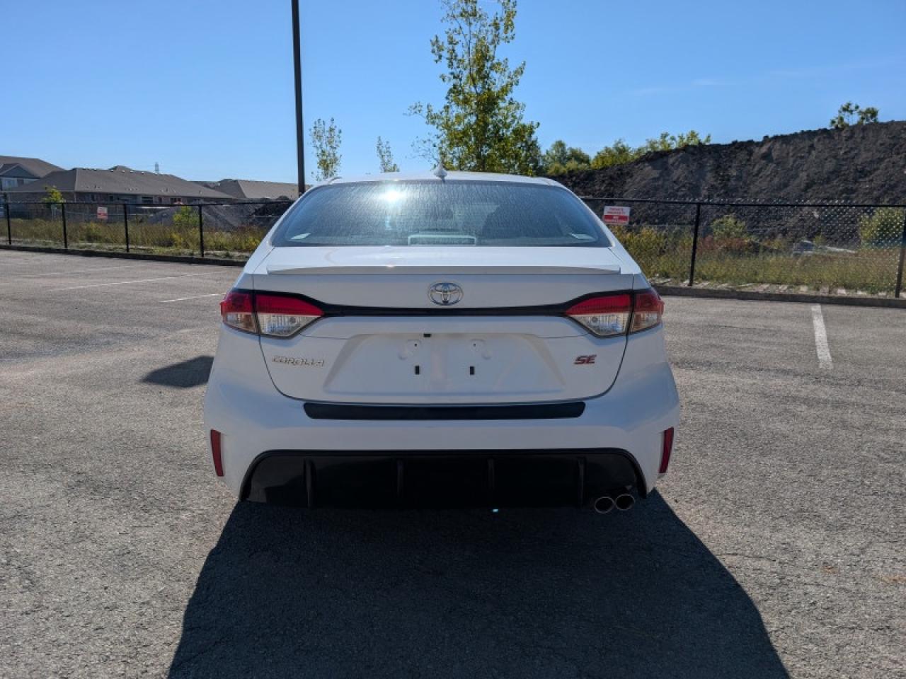 2024 Toyota Corolla SE  **LOW KMS - CLEAN CARFAX** Photo3