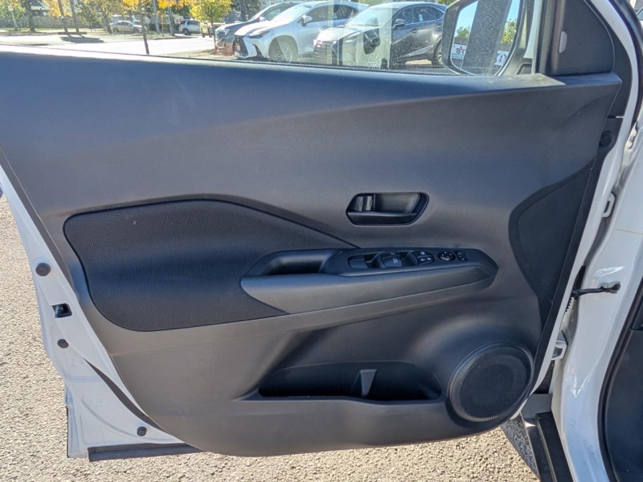 2022 Nissan Kicks S  **VERY LOW KMS - CLEAN CF** Photo
