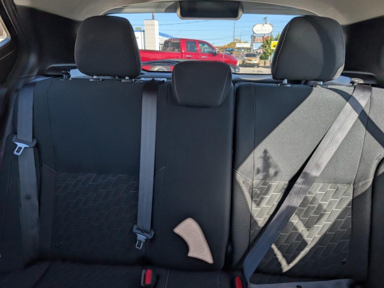 2022 Nissan Kicks S  **VERY LOW KMS - CLEAN CF** Photo