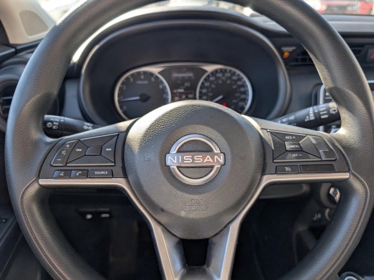 2022 Nissan Kicks S  **VERY LOW KMS - CLEAN CF** Photo