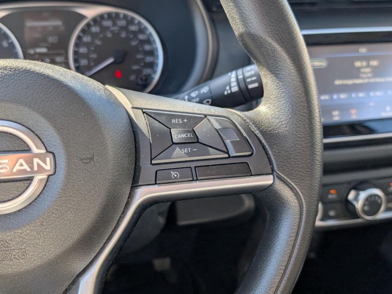 2022 Nissan Kicks S  **VERY LOW KMS - CLEAN CF** Photo