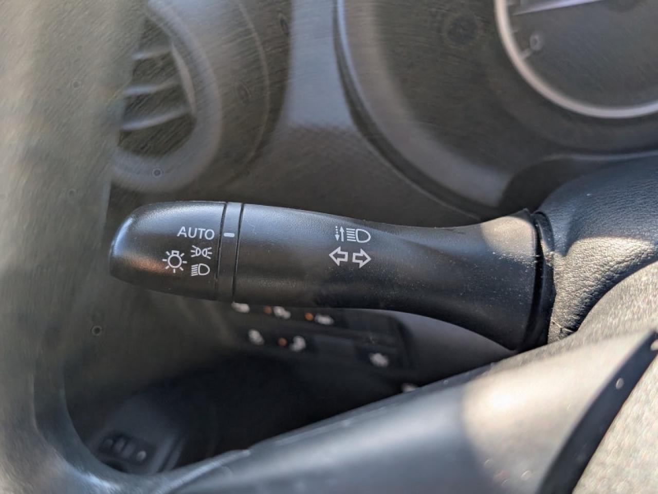 2022 Nissan Kicks S  **VERY LOW KMS - CLEAN CF** Photo