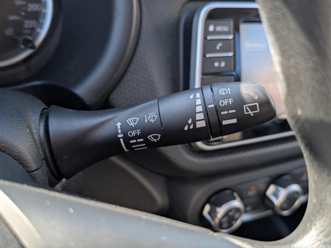 2022 Nissan Kicks S  **VERY LOW KMS - CLEAN CF** Photo
