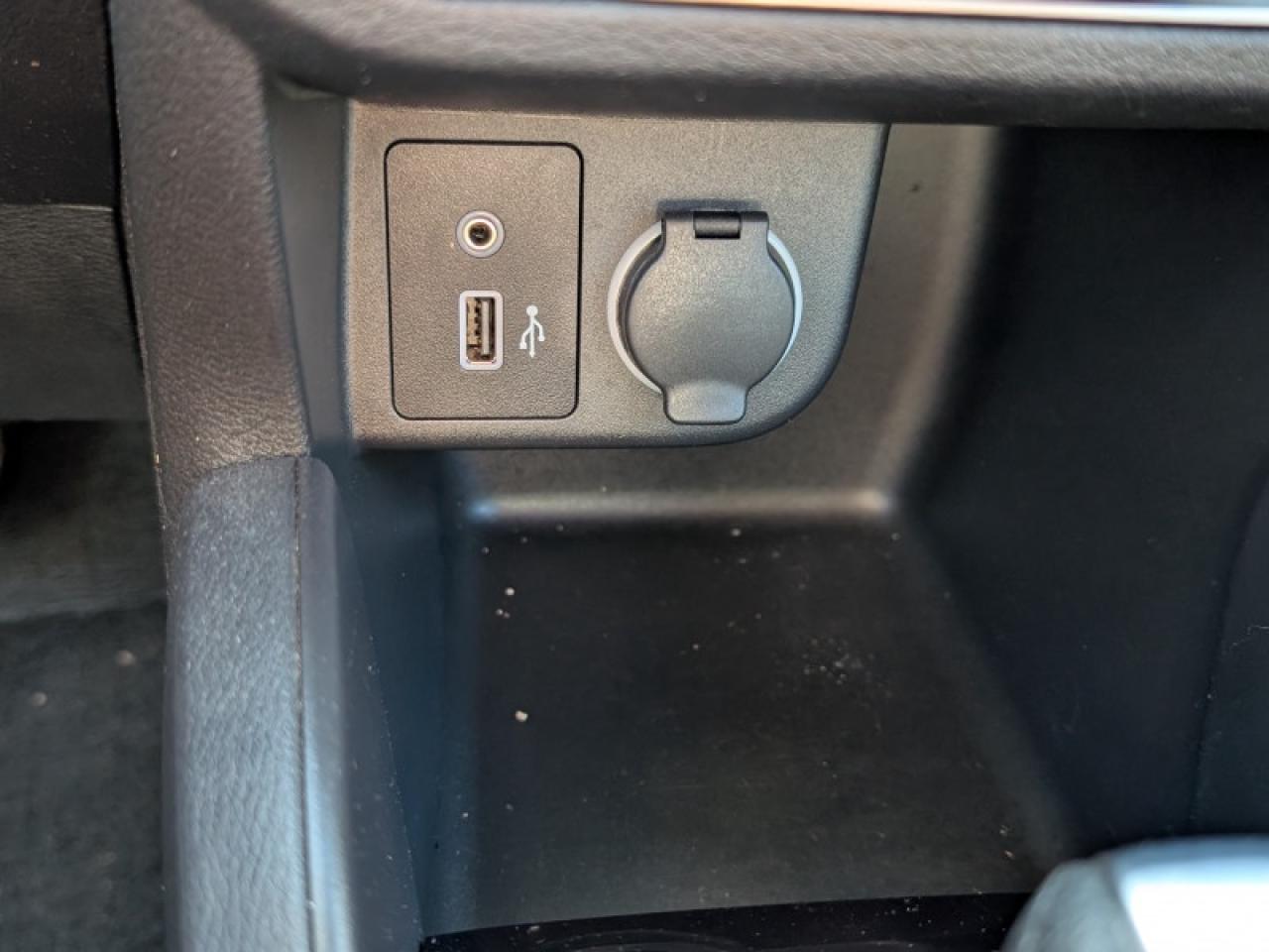 2022 Nissan Kicks S  **VERY LOW KMS - CLEAN CF** Photo