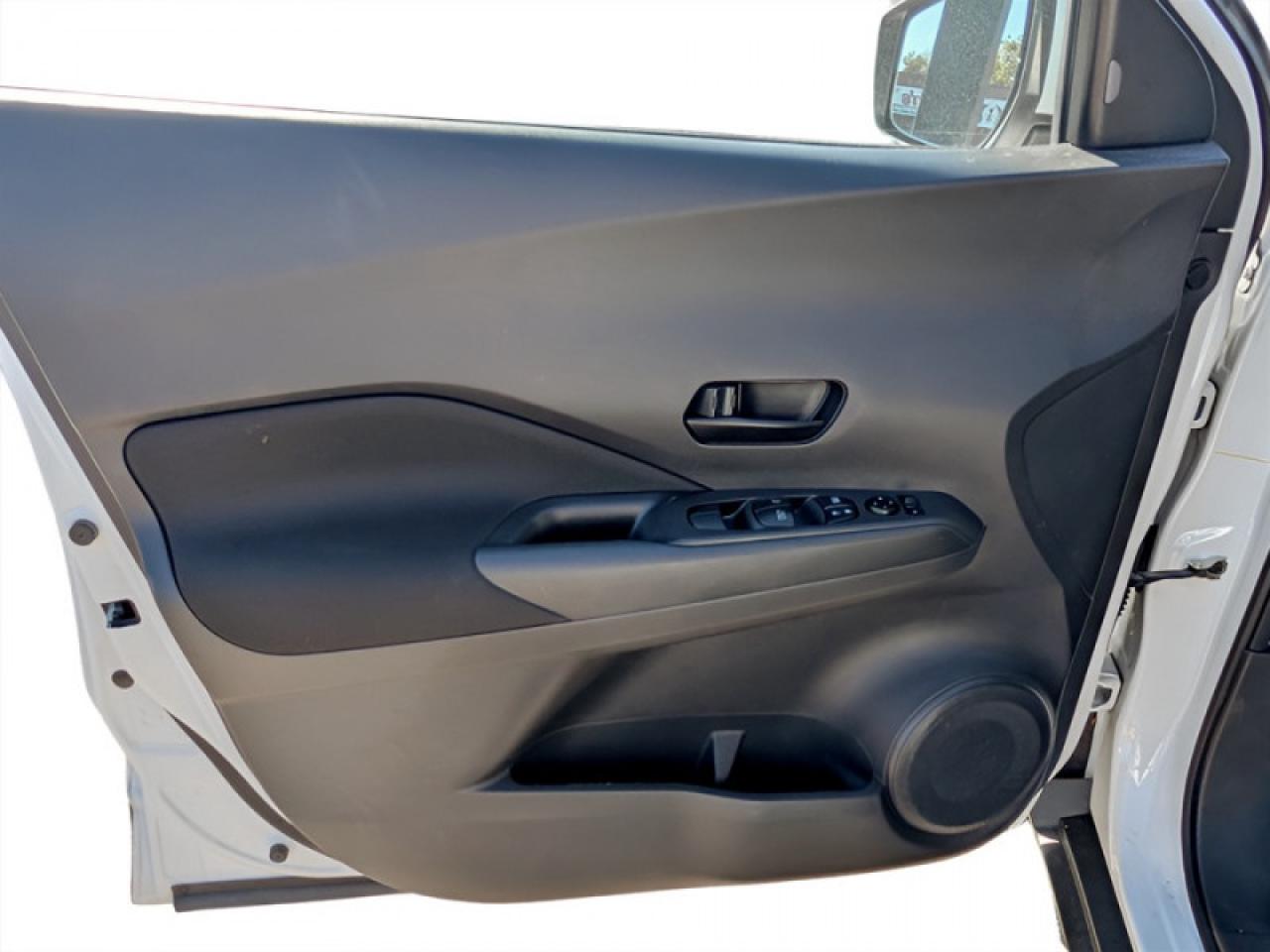 2022 Nissan Kicks S  **VERY LOW KMS - CLEAN CF** Photo