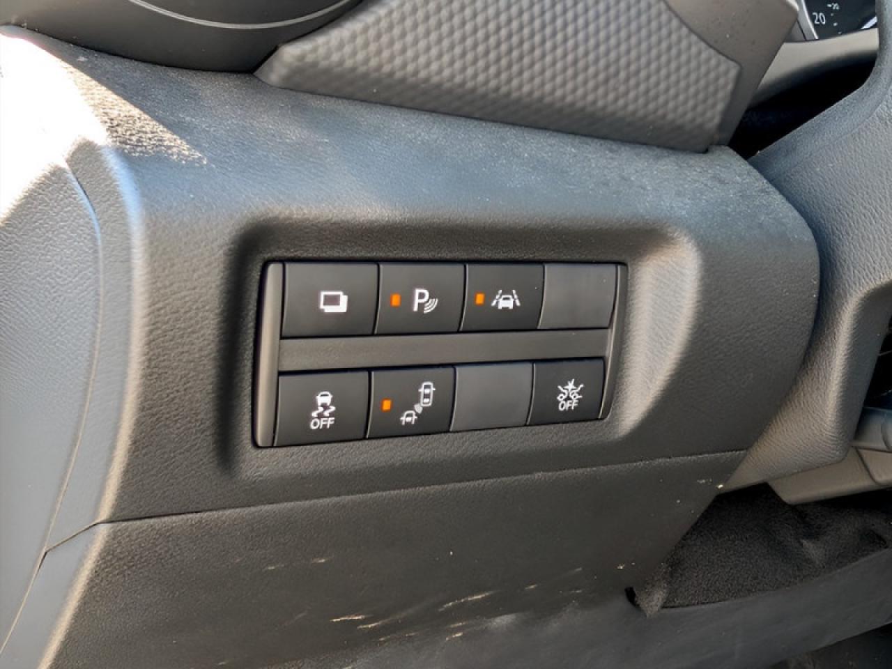 2022 Nissan Kicks S  **VERY LOW KMS - CLEAN CF** Photo