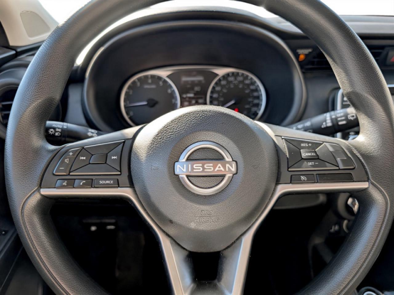 2022 Nissan Kicks S  **VERY LOW KMS - CLEAN CF** Photo