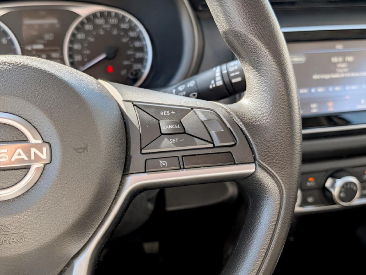 2022 Nissan Kicks S  **VERY LOW KMS - CLEAN CF** Photo