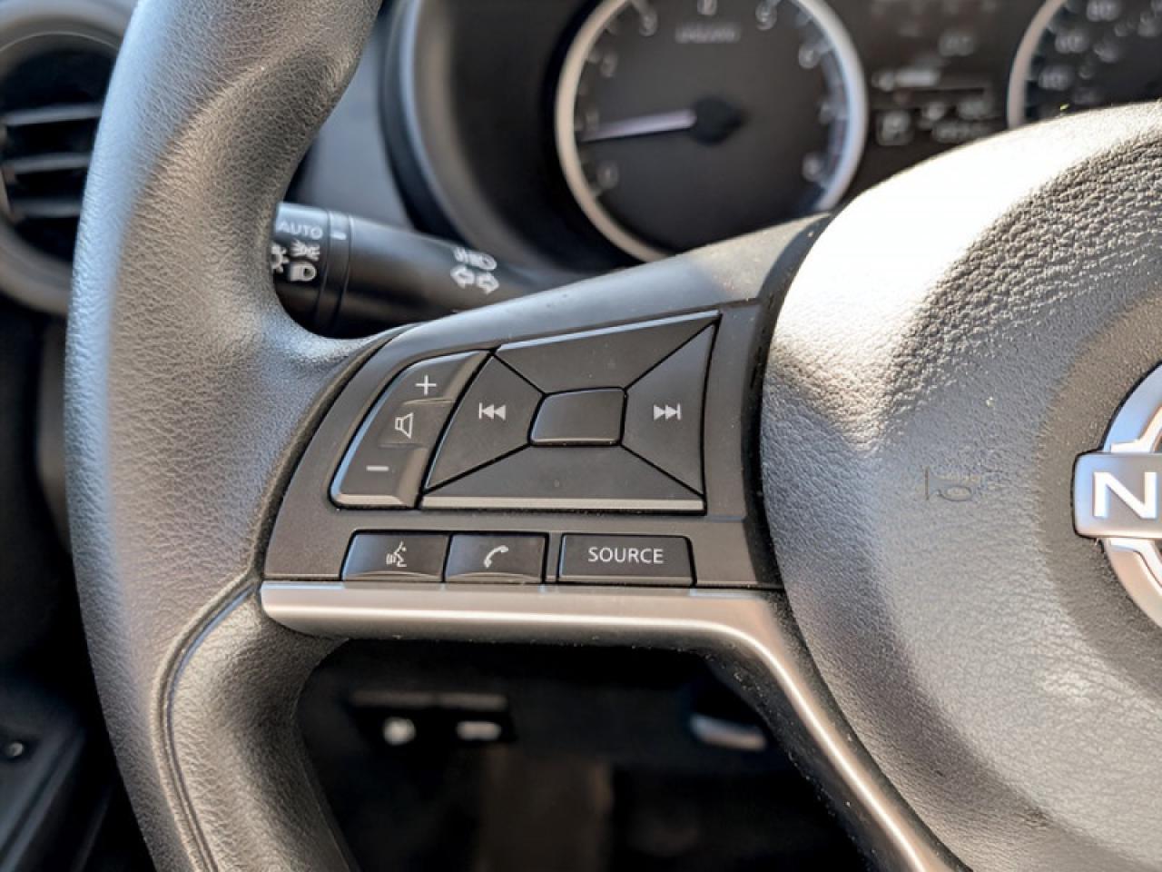 2022 Nissan Kicks S  **VERY LOW KMS - CLEAN CF** Photo