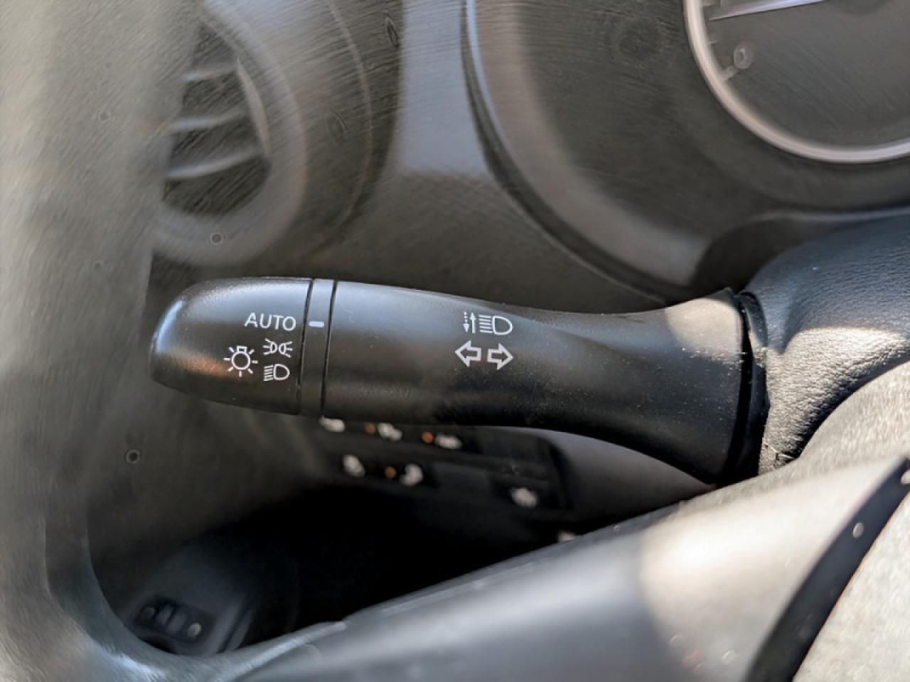 2022 Nissan Kicks S  **VERY LOW KMS - CLEAN CF** Photo