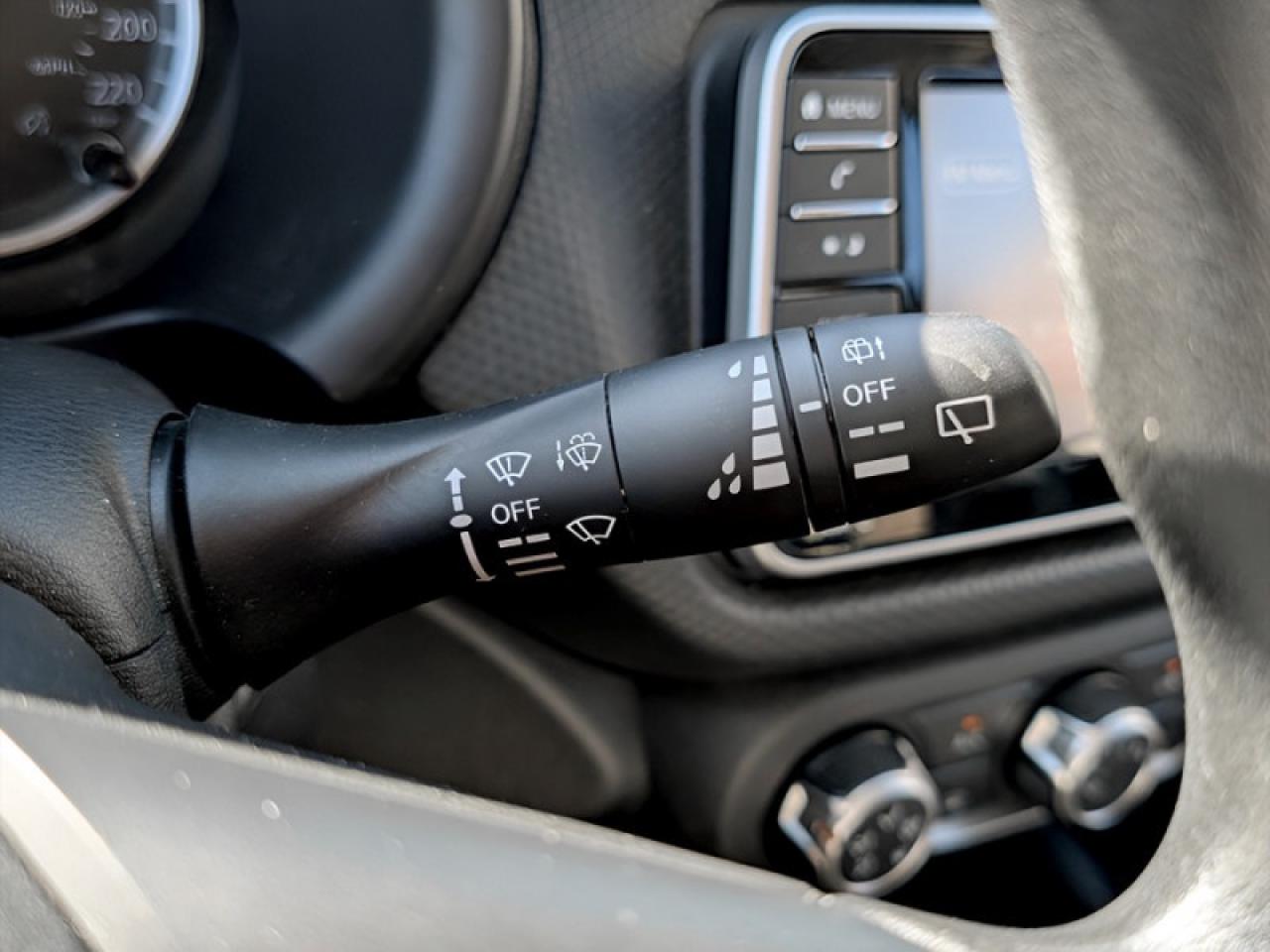 2022 Nissan Kicks S  **VERY LOW KMS - CLEAN CF** Photo