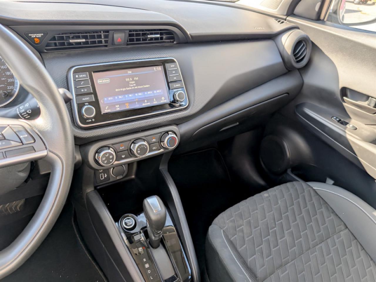 2022 Nissan Kicks S  **VERY LOW KMS - CLEAN CF** Photo