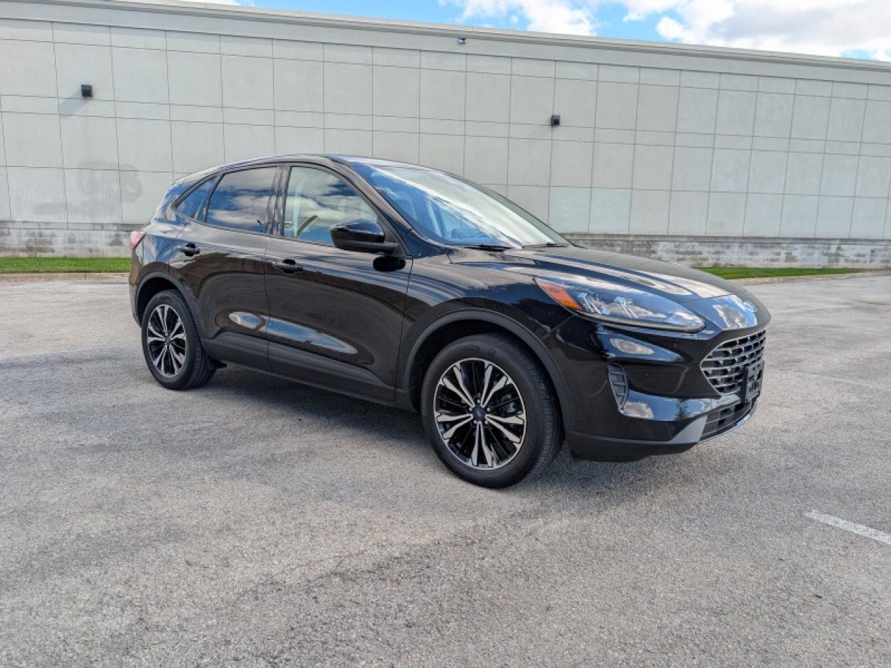 2021 Ford Escape SE Sport  **VERY LOW KMS - SPORT APP. PKG** Photo