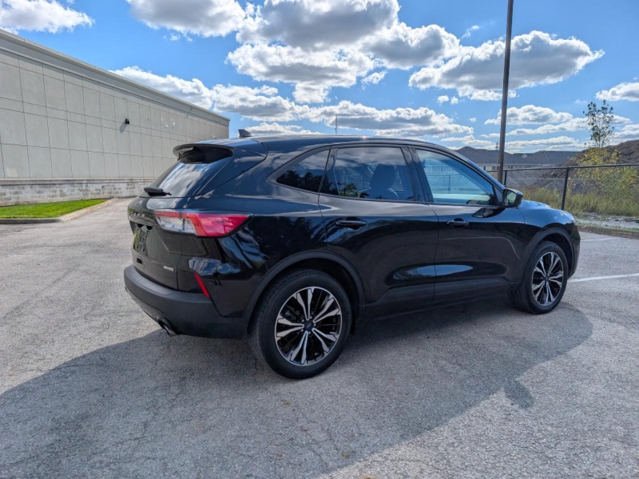 2021 Ford Escape SE Sport  **VERY LOW KMS - SPORT APP. PKG** Photo4
