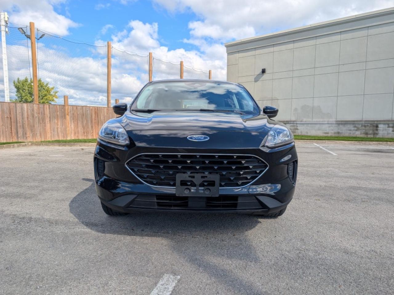 2021 Ford Escape SE Sport  **VERY LOW KMS - SPORT APP. PKG** Photo