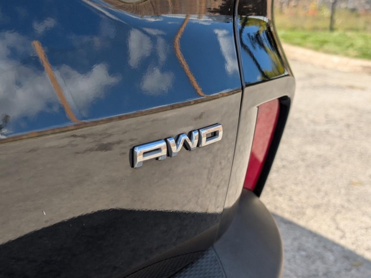 2021 Ford Escape SE Sport  **VERY LOW KMS - SPORT APP. PKG** Photo