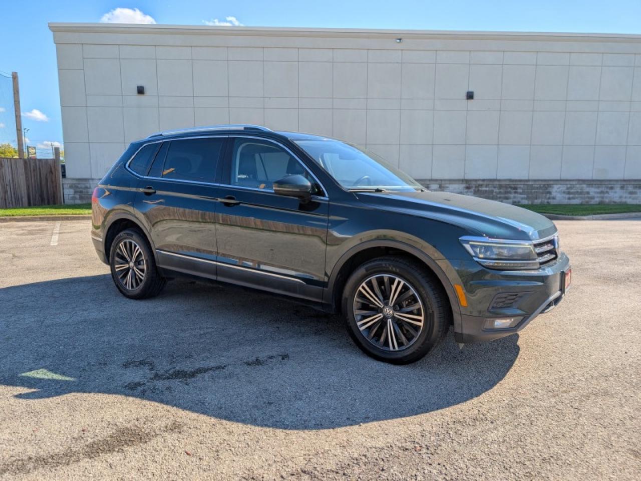 2018 Volkswagen Tiguan Highline 4MOTION  **LOW KMS - 1 OWNER** Photo