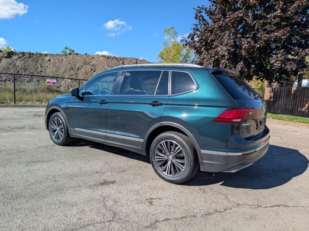 2018 Volkswagen Tiguan Highline 4MOTION  **LOW KMS - 1 OWNER** Photo2