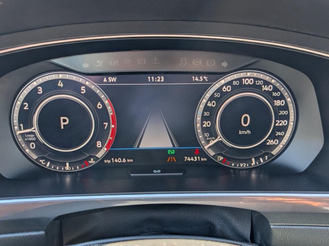 2018 Volkswagen Tiguan Highline 4MOTION  **LOW KMS - 1 OWNER** Photo