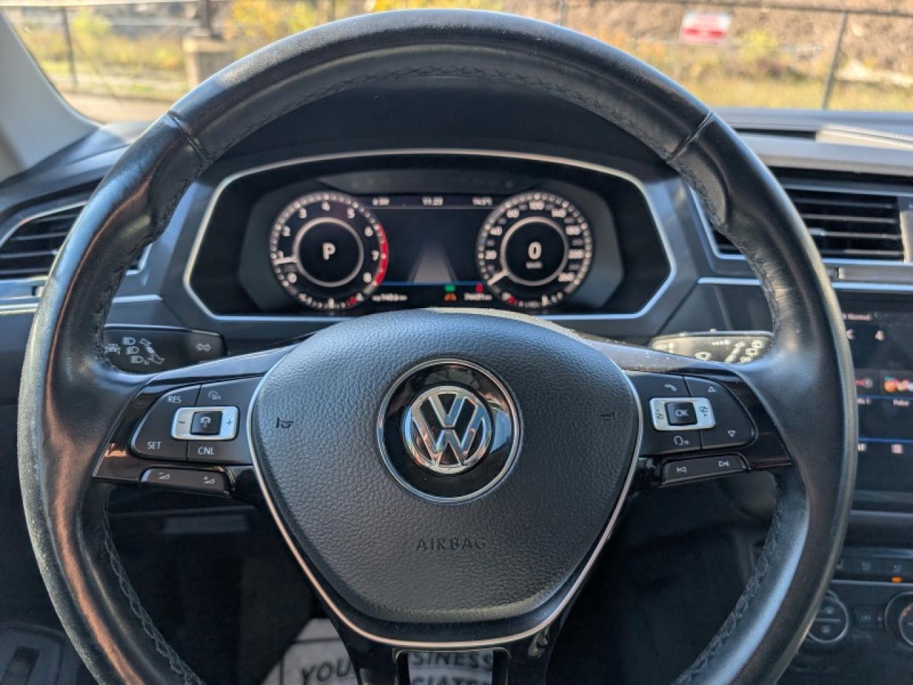 2018 Volkswagen Tiguan Highline 4MOTION  **LOW KMS - 1 OWNER** Photo