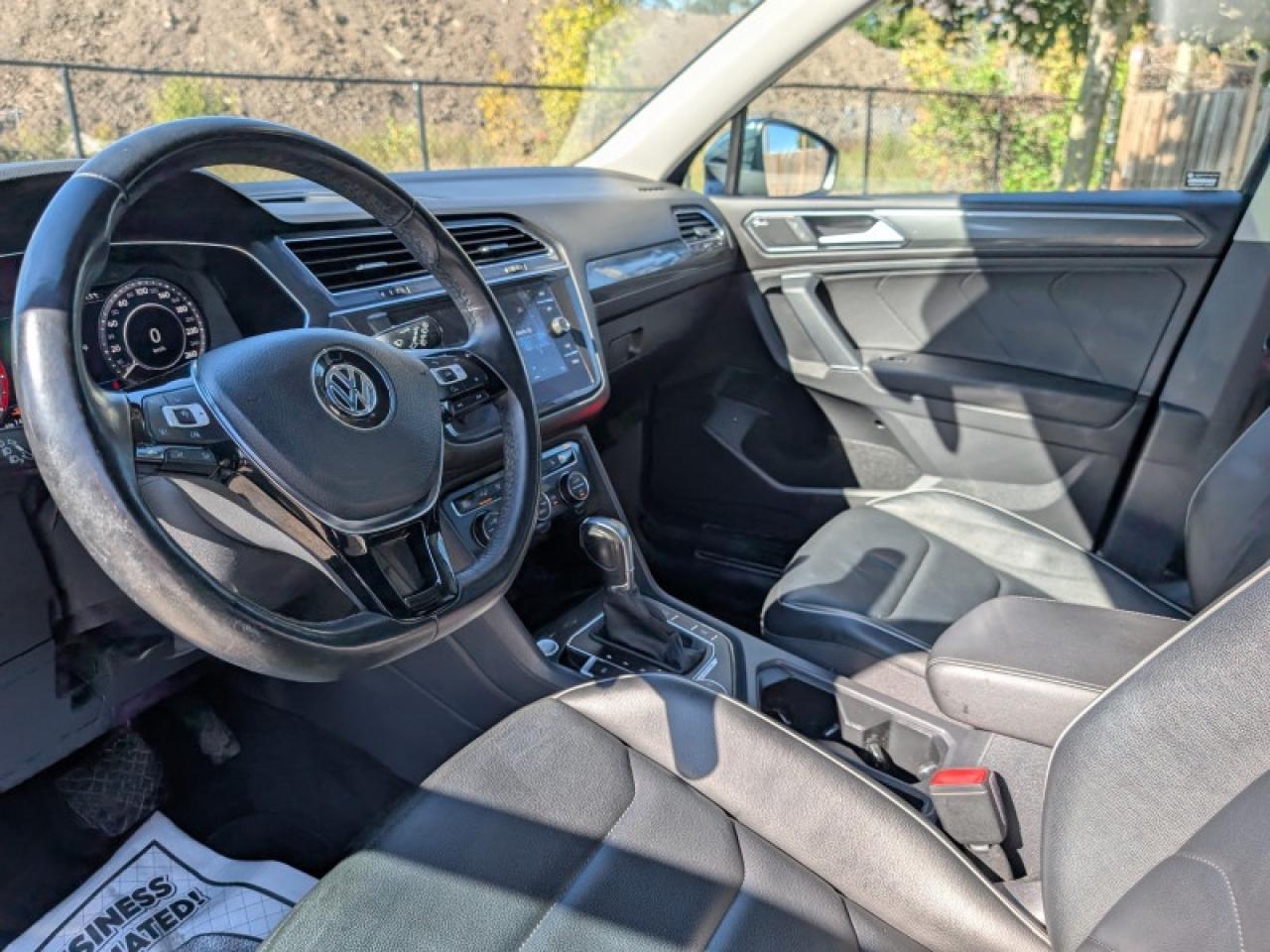2018 Volkswagen Tiguan Highline 4MOTION  **LOW KMS - 1 OWNER** Photo