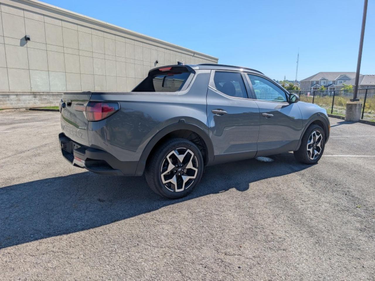 2024 Hyundai Santa Cruz Trend   **LOW KMS - 1 OWNER - MINT** Photo