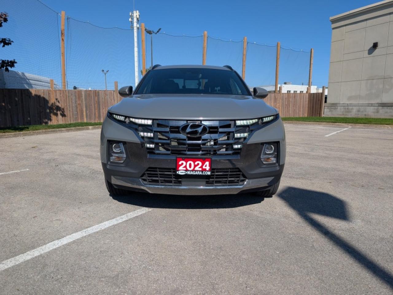 2024 Hyundai Santa Cruz Trend   **LOW KMS - 1 OWNER - MINT** Photo