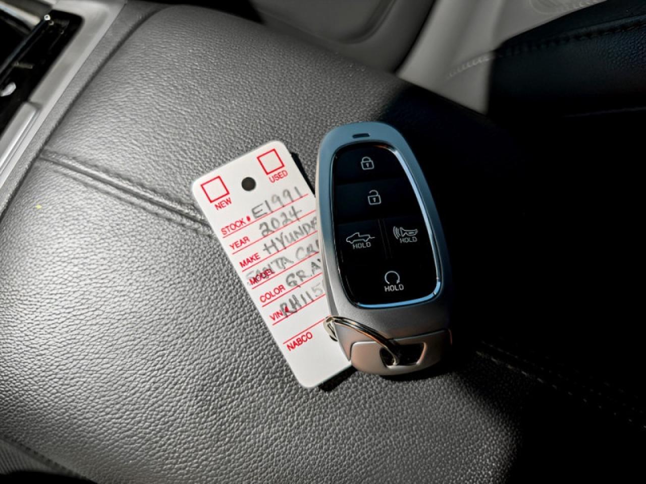 2024 Hyundai Santa Cruz Trend   **LOW KMS - 1 OWNER - MINT** Photo