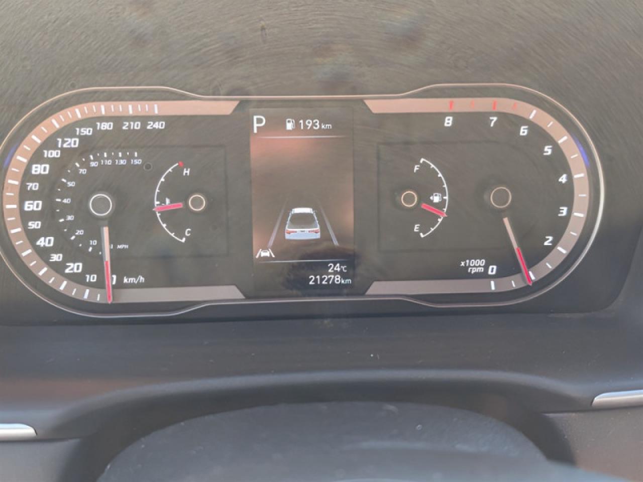 2024 Hyundai Santa Cruz Trend   **LOW KMS - 1 OWNER - MINT** Photo