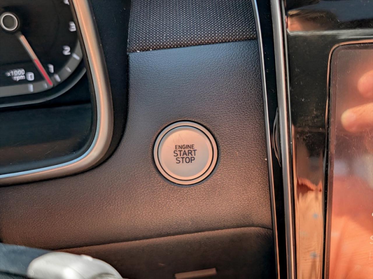 2024 Hyundai Santa Cruz Trend   **LOW KMS - 1 OWNER - MINT** Photo