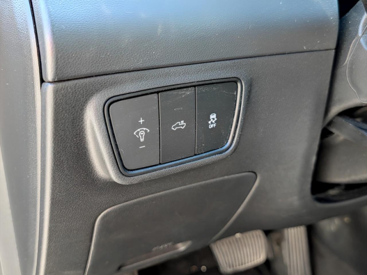 2024 Hyundai Santa Cruz Trend   **LOW KMS - 1 OWNER - MINT** Photo