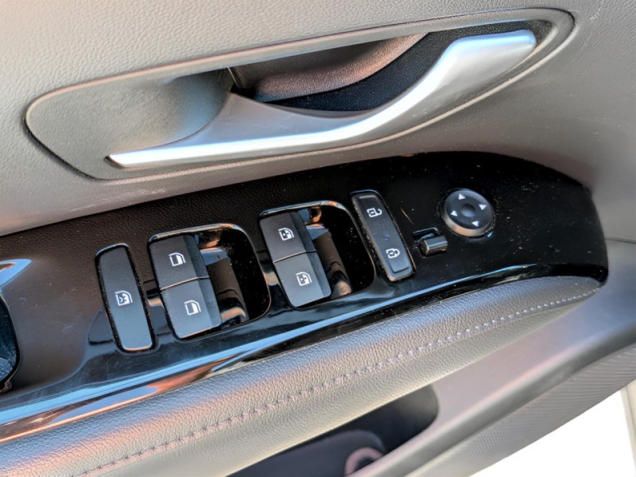 2024 Hyundai Santa Cruz Trend   **LOW KMS - 1 OWNER - MINT** Photo