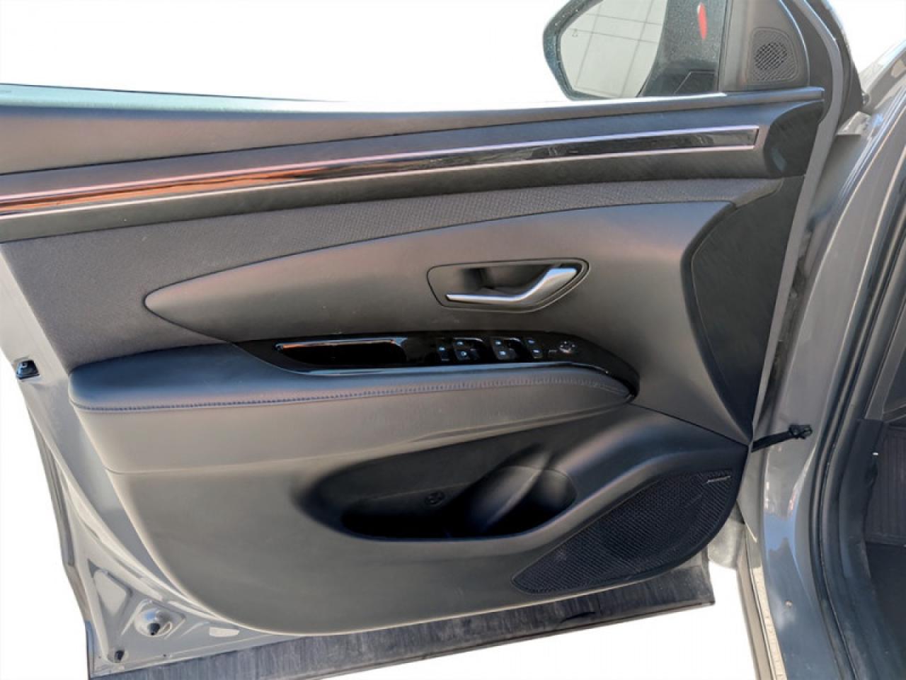 2024 Hyundai Santa Cruz Trend   **LOW KMS - 1 OWNER - MINT** Photo