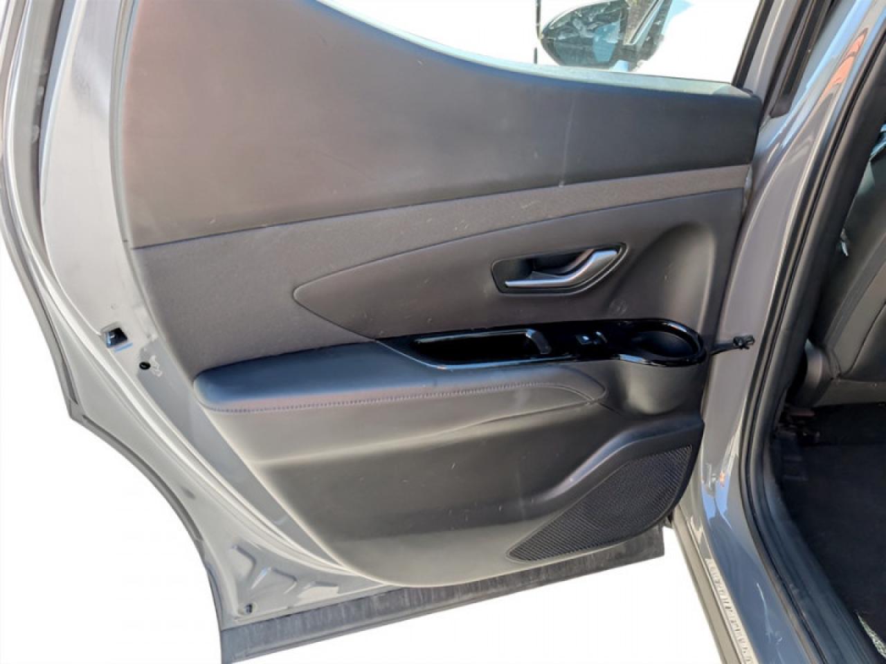 2024 Hyundai Santa Cruz Trend   **LOW KMS - 1 OWNER - MINT** Photo