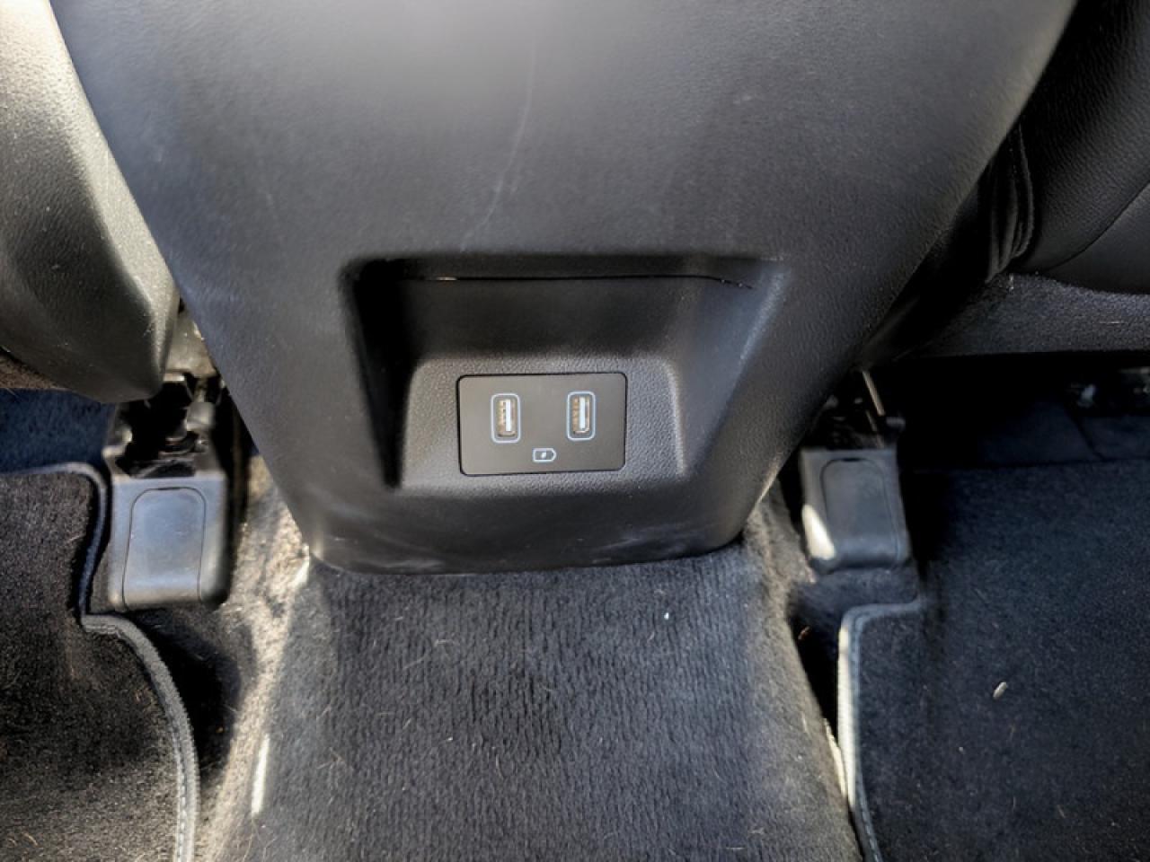 2024 Hyundai Santa Cruz Trend   **LOW KMS - 1 OWNER - MINT** Photo