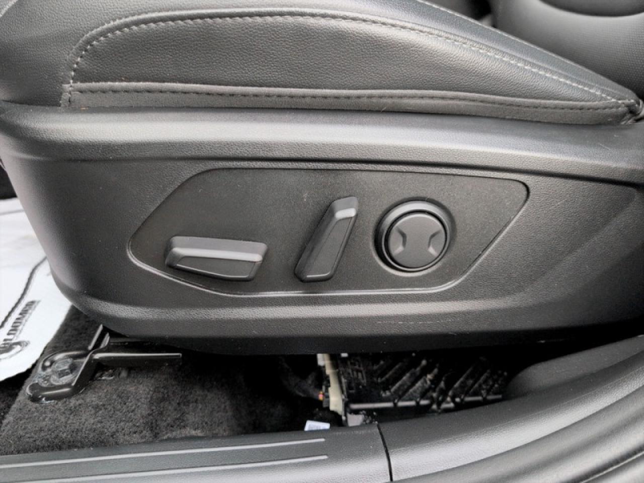 2024 Hyundai Santa Cruz Trend   **LOW KMS - 1 OWNER - MINT** Photo