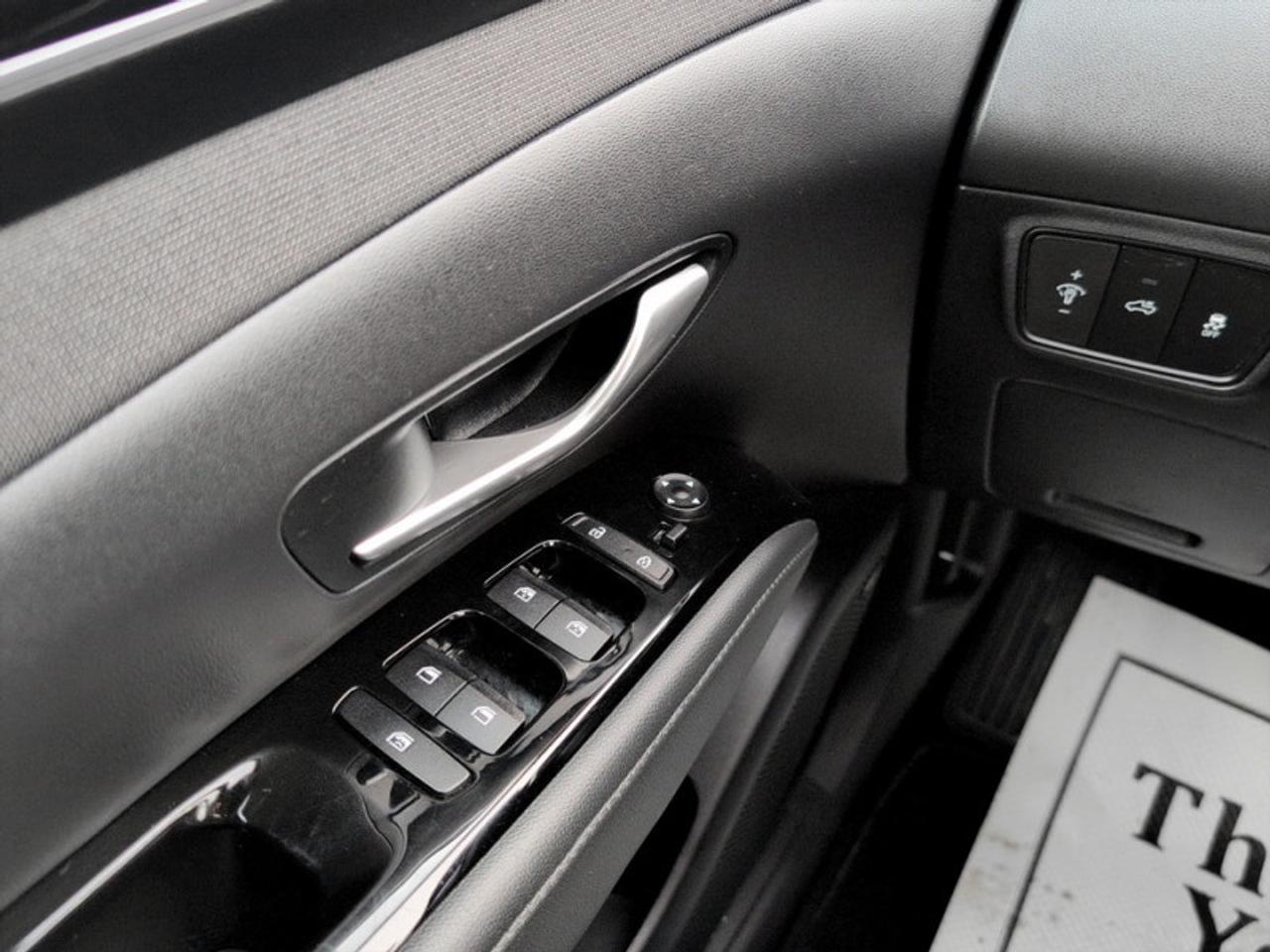 2024 Hyundai Santa Cruz Trend   **LOW KMS - 1 OWNER - MINT** Photo