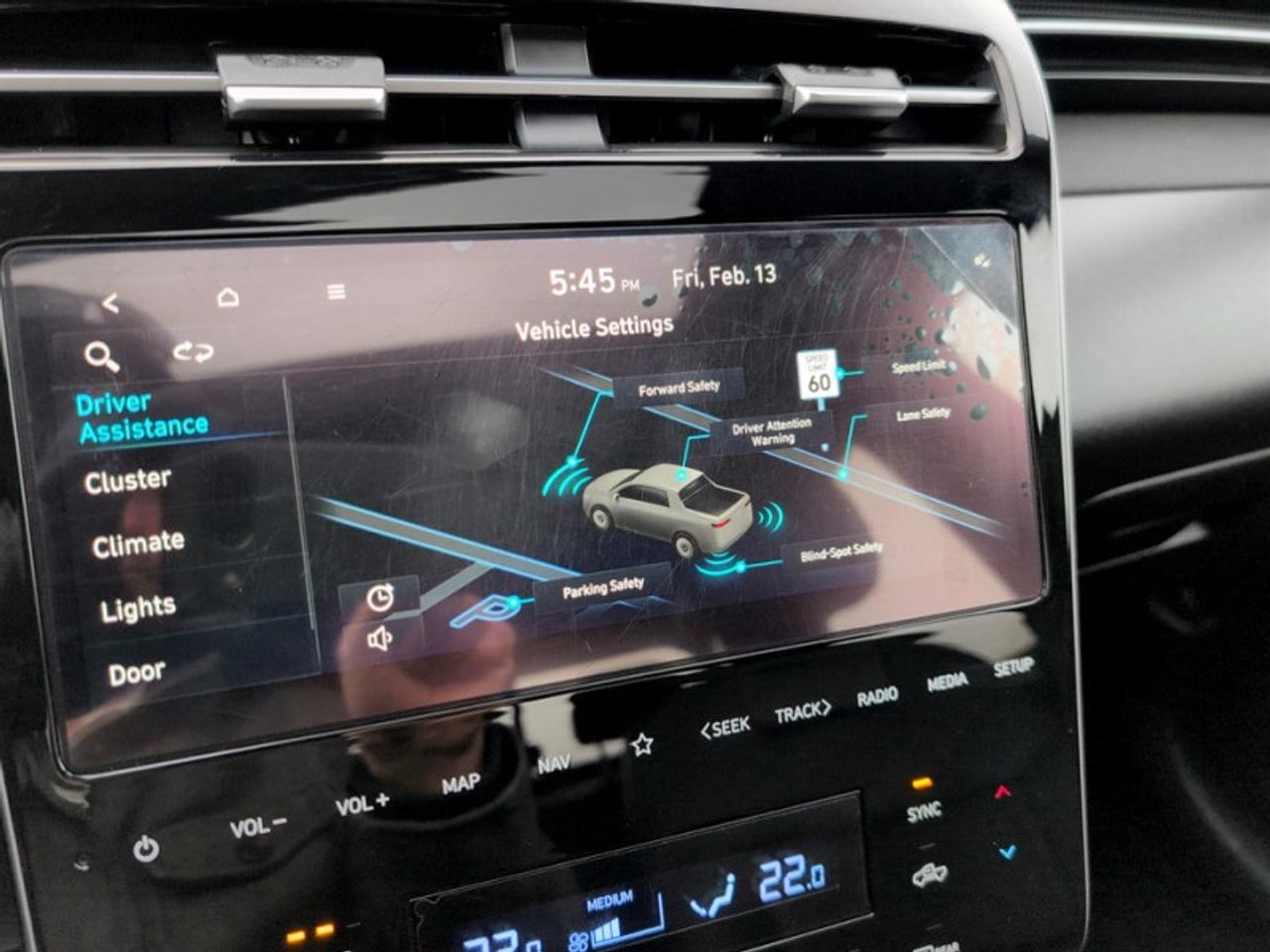 2024 Hyundai Santa Cruz Trend   **LOW KMS - 1 OWNER - MINT** Photo