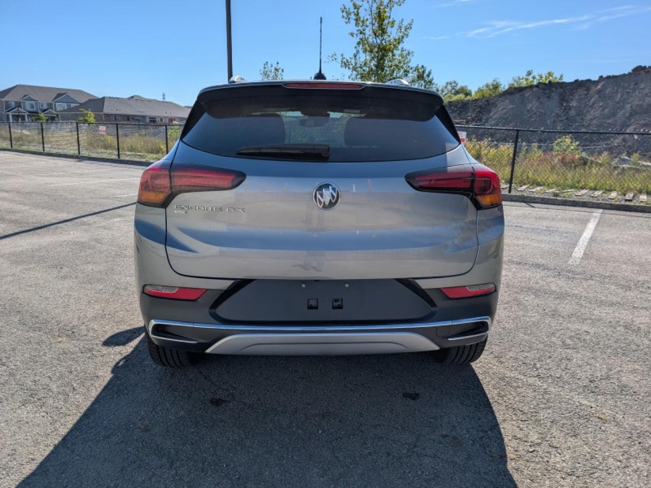2023 Buick Encore GX Essence  **LOW KMS - 13 SERV. RECS.** Photo3
