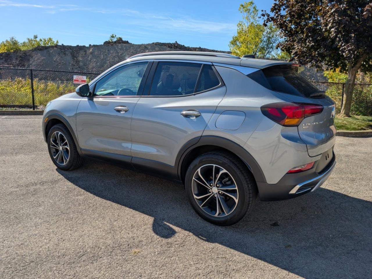 2023 Buick Encore GX Essence  **LOW KMS - 13 SERV. RECS.** Photo2